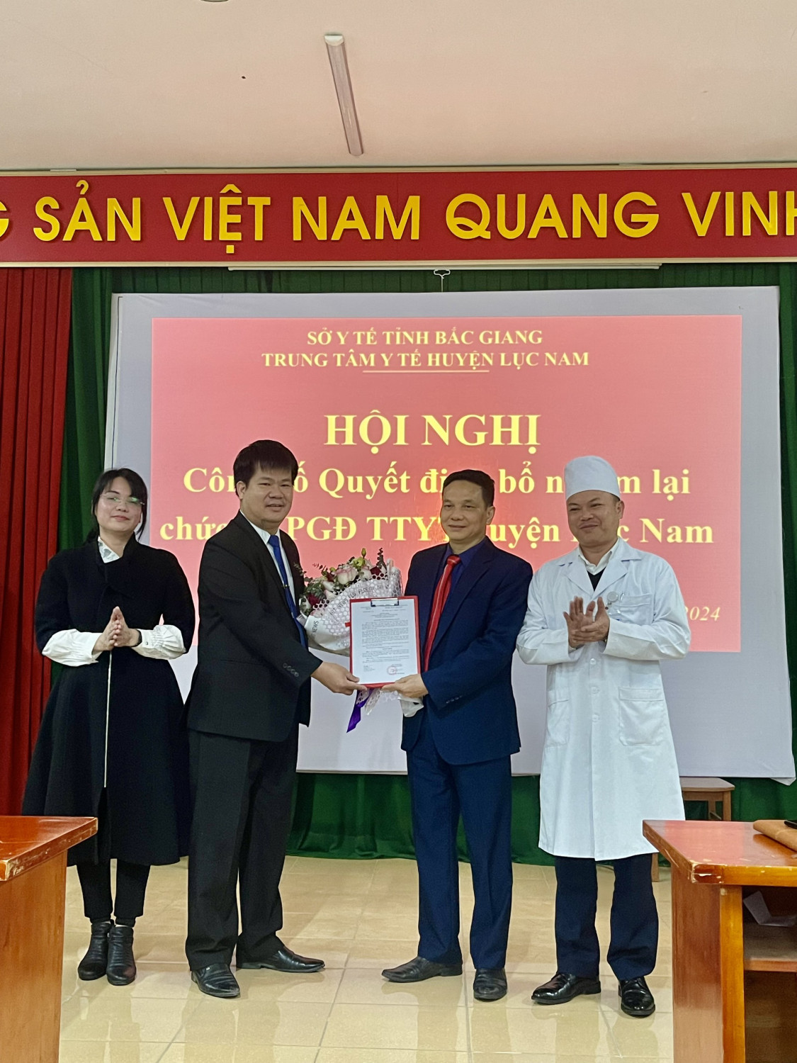 Hội nghị công bố quyết định bổ nhiệm lại chức vụ phó Giám đốc